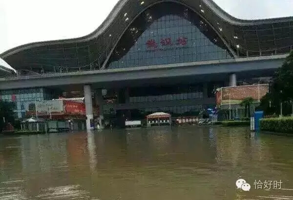 湖北暴雨武漢告急！武漢加油，恰好時與你們同在！